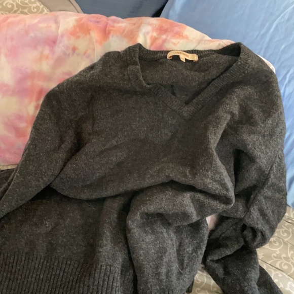 Two nice sweaters - Picture 2 of 5